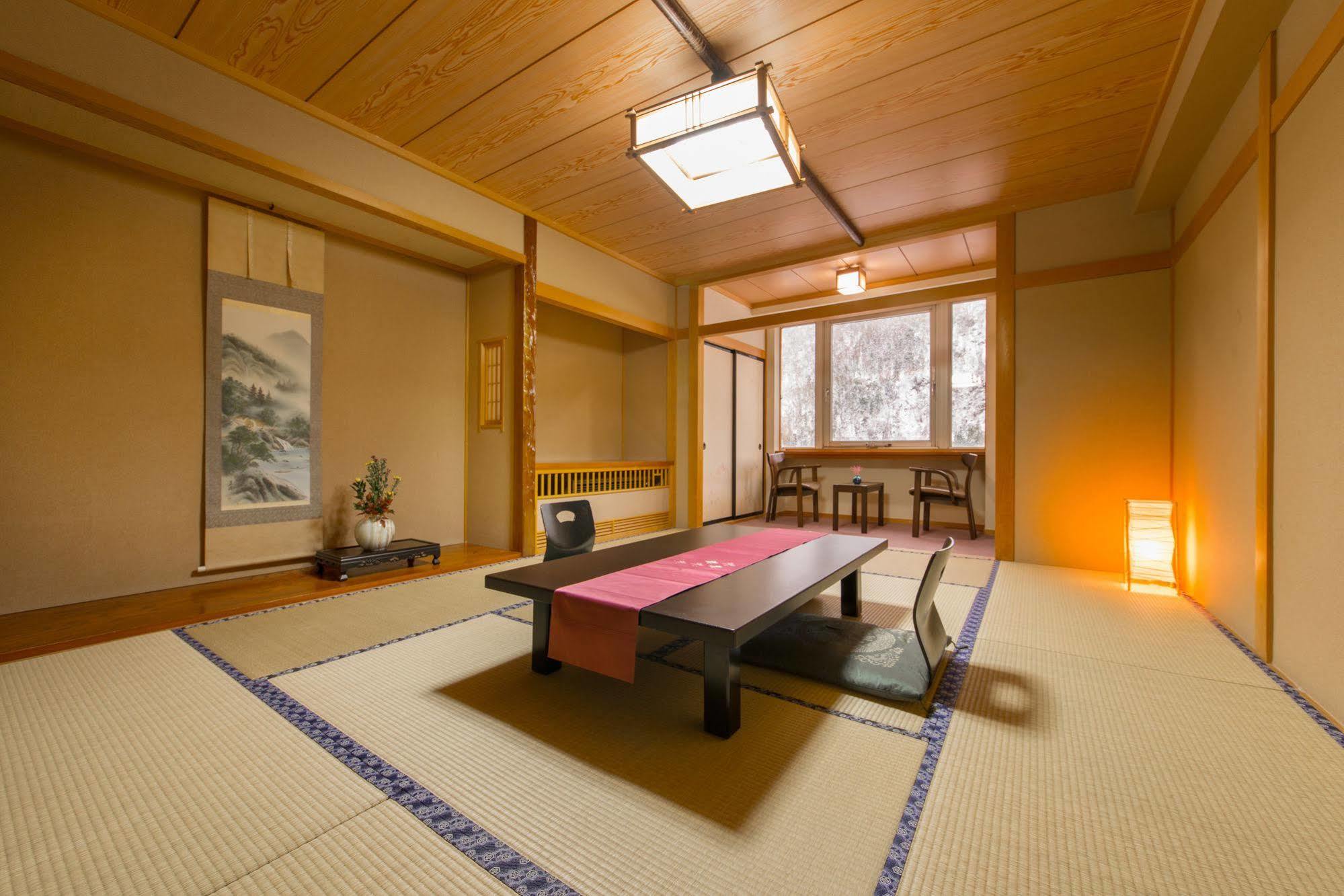 Okuhida Yakushi No Yu Honjin Hotel ทาคายาม่า ภายนอก รูปภาพ